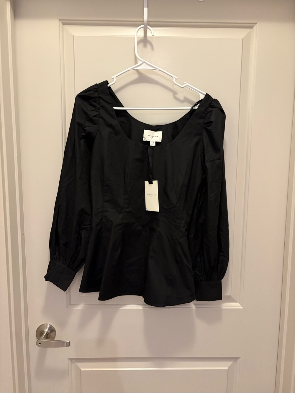 Tuckernuck Pomander Place Black Puff-Sleeve Scoop Neck Blouse NWT size XS